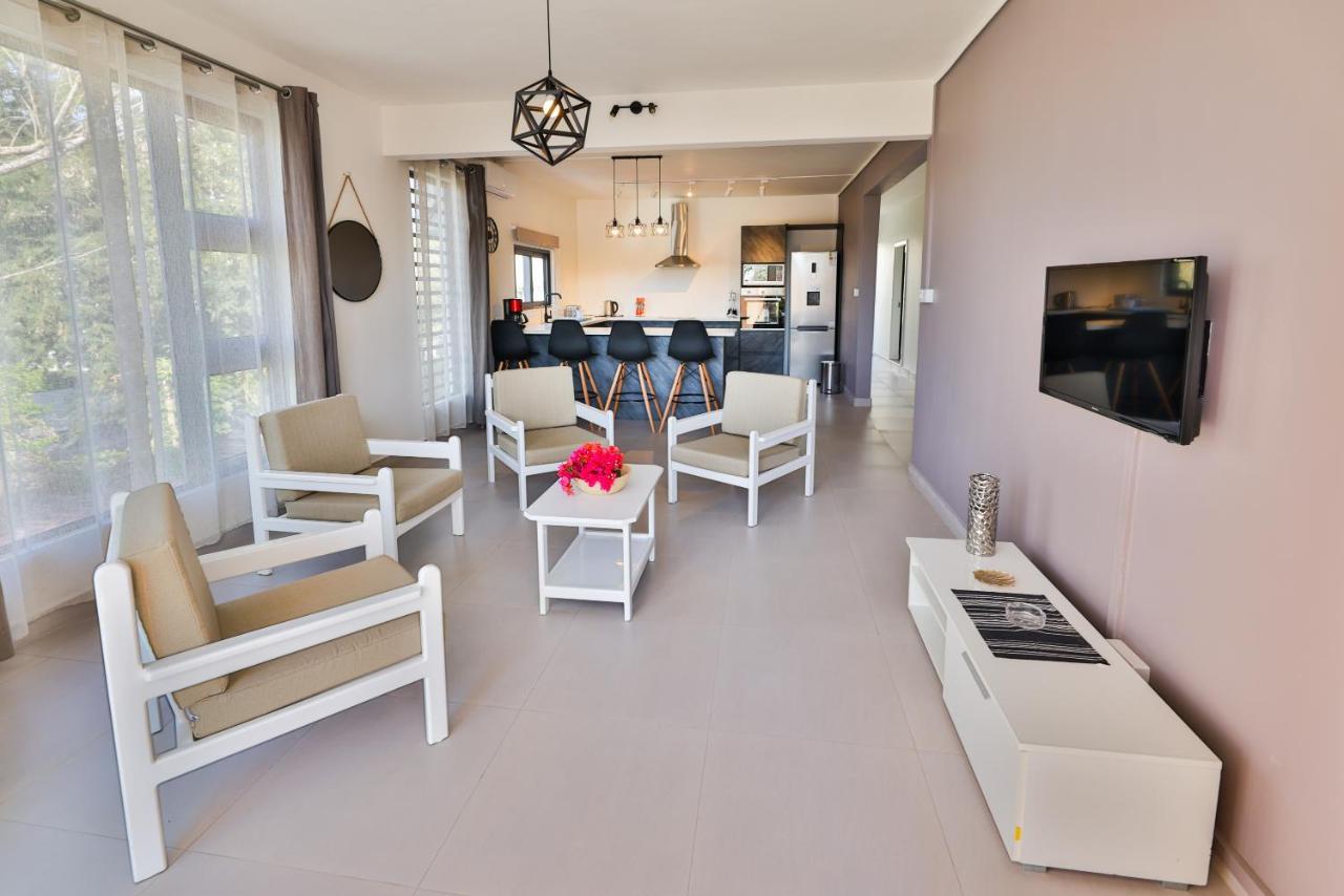 Oceanbreeze Apartments Mont Choisy ภายนอก รูปภาพ